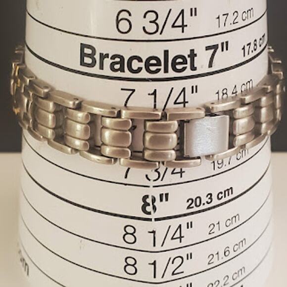 Lorus Women's Watch with Calendar Silver and Gold Fresh Battery Dainty - Picture 4 of 8